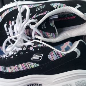 Sketchers D'Lites memory foam size 8 womens